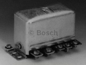 Kombinerad regulator och startrelä Bosch - 1